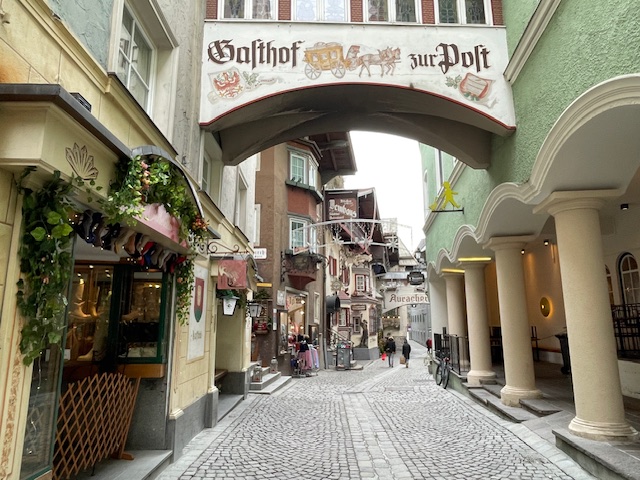 クーフシュタイン観光に欠かせないRömerhofgasse（レーマーホーフガッセ）